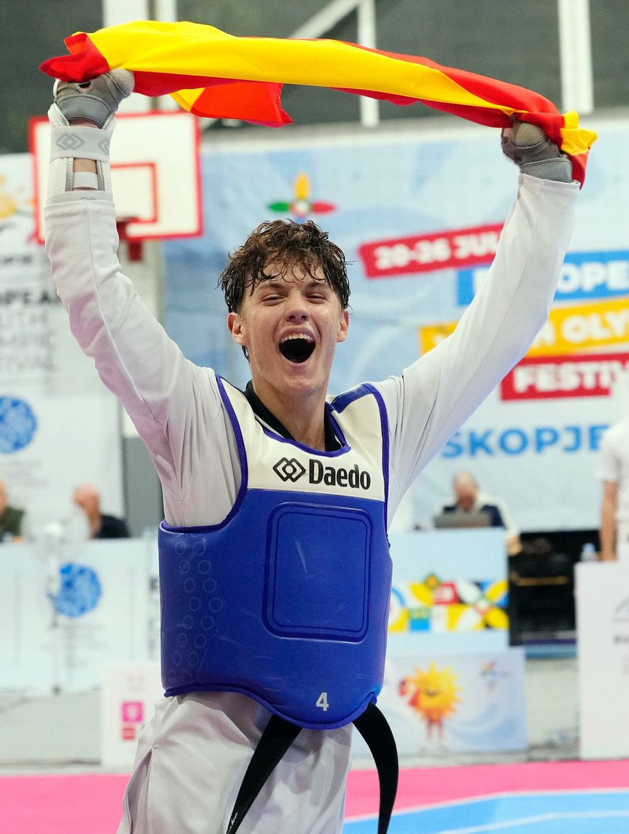 COE_es's tweet image. 🥇 ¡SUENA EL HIMNO DE ESPAÑA EN SKOPJE!
🥋 Iván Lysenko ha firmado una competición perfecta y se proclama campeón de la categoría de +73 kilos de taekwondo en el FOJE de @skopje2025.
¡BRUTAL, Iván! ¡Enhorabuena, @TAEKWONDORFET!
#EYOFSkopje2025 #ReadyToShine #ElCorazónDeEspaña