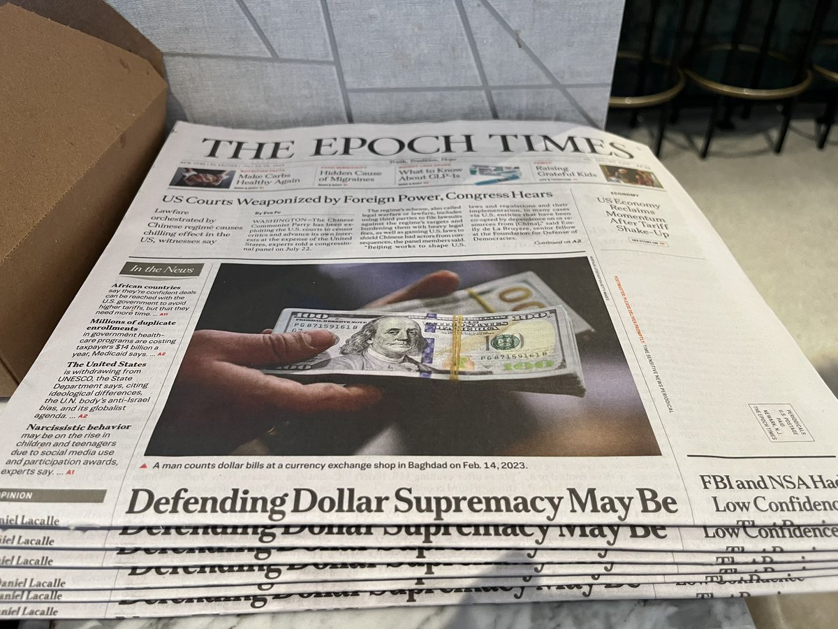 kirkpinhoCDB's tweet image. Did not expect to see this in the Delta Times Square hotel I was staying at