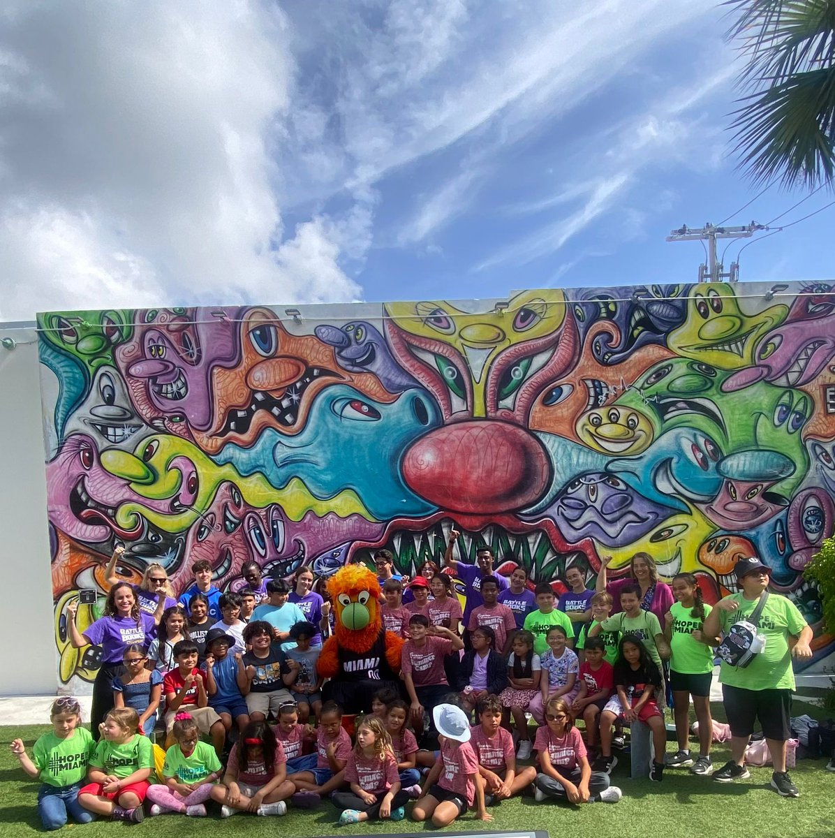 childrenstrust's tweet image. Celebrating the Great Book Warriors! 👏 💪 Winners of this year’s Battle of the Books competition enjoyed an unforgettable day at the Wynwood Walls Museum, where reading met creativity in the most colorful way! 📚 Miami HEAT’s mascot, Burnie, came to congratulate the 1st place…