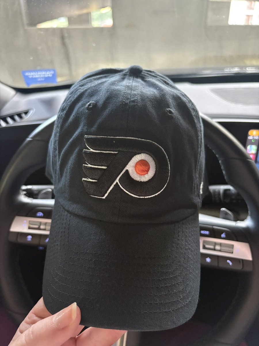 delaneyhwill's tweet image. only one team in my bio but so so many in my hat collection