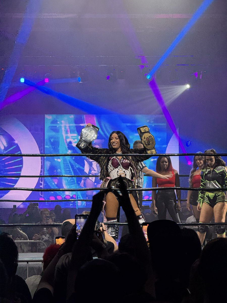 bluegodzilla's tweet image. The CEO is in the house! @MercedesVarnado #summersizzler #AEW