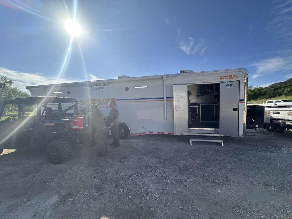 DavidBJasper's tweet image. The HCSO Dive Team has deployed to Kerrville, TX, joining hundreds of volunteers, firefighters, and law enforcement agencies in recovery efforts following the devastating floods on July 4, 2025. Our hearts are heavy with the tragic loss of life, including children from Camp…