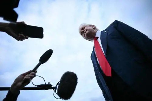 FrancoScarsell2's tweet image. Trump:”Quello con l'Ue sarebbe l'accordo sui dazi più grande di tutti. Ci incontreremo con l'UE e quello sarebbe l'accordo più grande di tutti,se raggiunto”.Così Trump parlando ai giornalisti appena atterrato in Scozia.