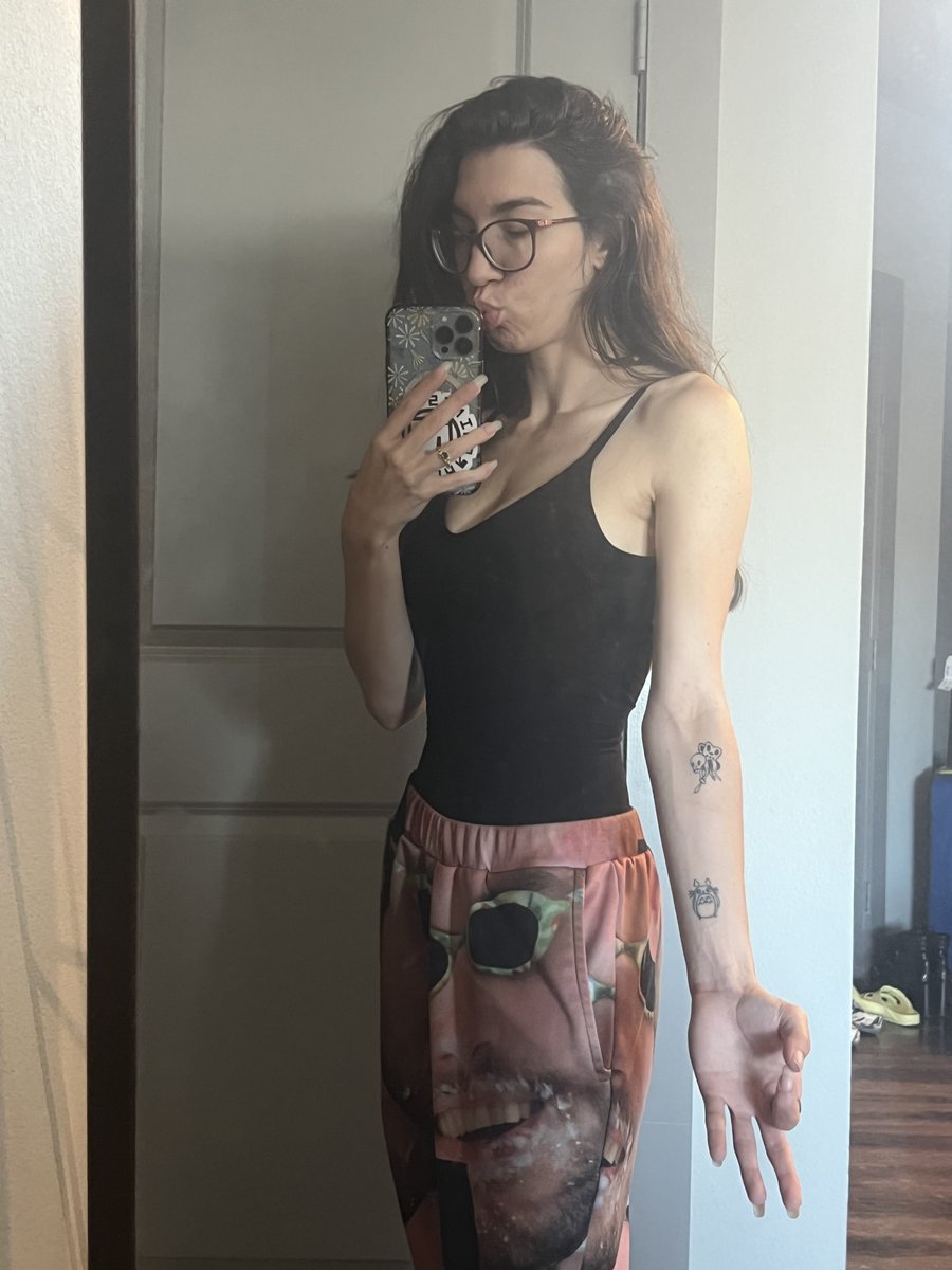 KatEliseVT's tweet image. Hihiiii familiar friends and new faces (˶ᵔ ᵕ ᵔ˶)
I'm Kat, owner of @KauldronAgency , spicy creator, and lil streamer gremlin!
I got the osteo and rheumatoid arthritis, POTS, adhd&tism combo and yes...
That is my husband's face on my pants 💍❤️
Nice to meet y'all!