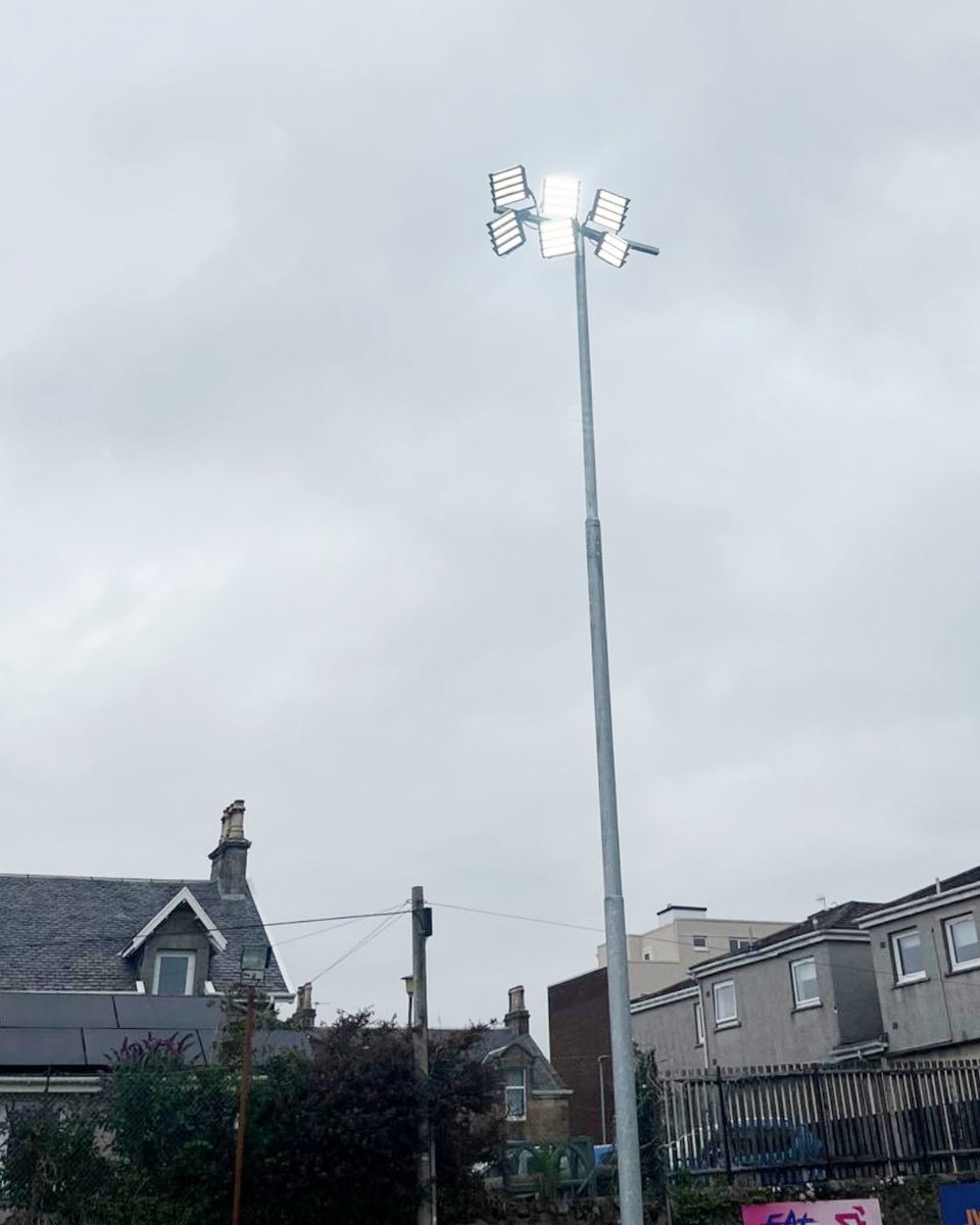 LargsThistleFC's tweet image. Something bright. Bulbs on and ready in Largs. Floodlights, in use soon. 🔜 @OfficialCatchup