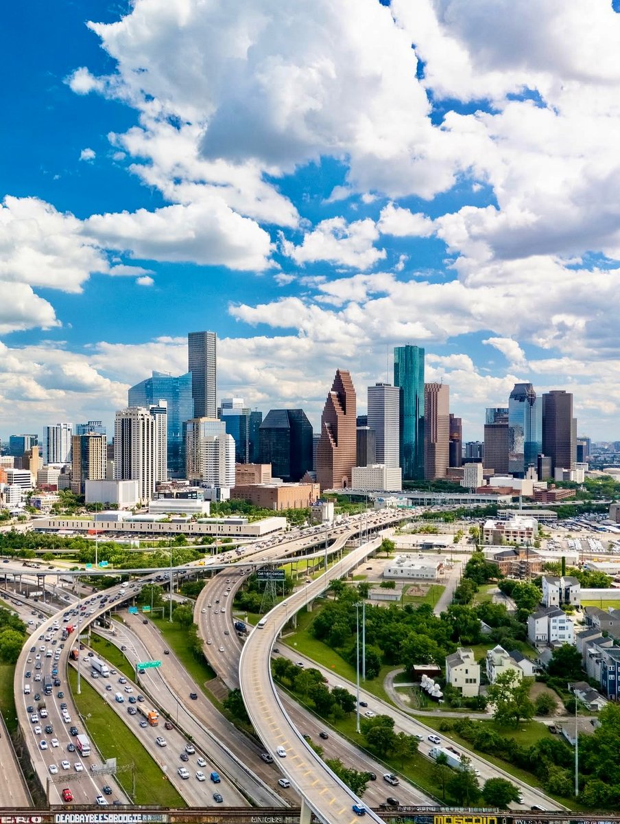 VisitHouston's tweet image. Ahh Friday, we meet again 😎🙌🤘
📸 @blayzur
