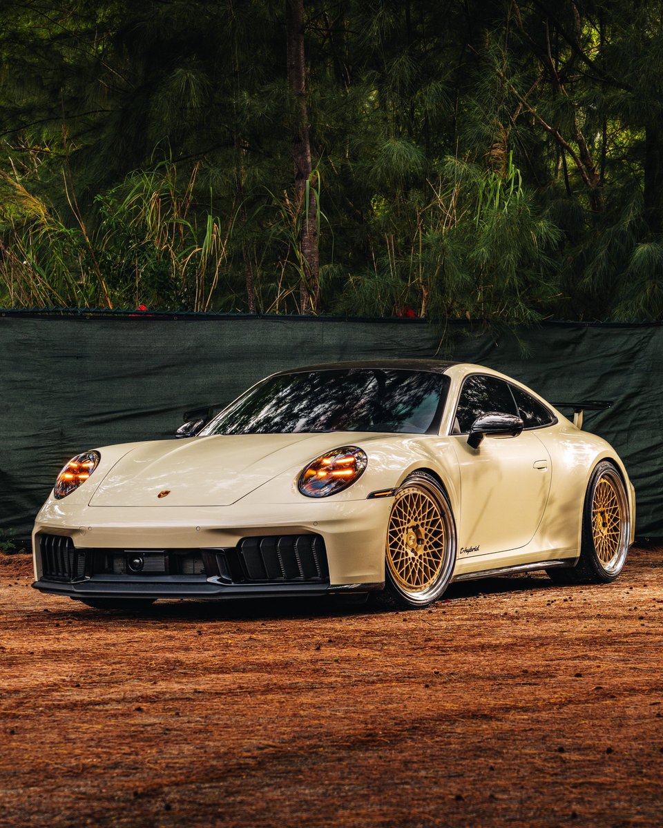 KFLETCH___'s tweet image. New work for VelosDesign. The new 2026 Porsche 911 GTS Hybrid. In the stunning $15,000 Geyser Grey paint.