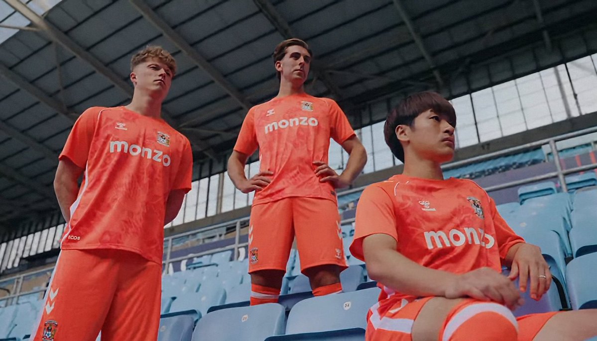 TheShirtUnion's tweet image. 🟥💳| @Coventry_City Away 25/26
Looking like a walking Monzo card… as the design comes from Monzo’s iconic hot coral brand colour. Great way to solidify the ongoing partnership, and will also look great in action no doubt.