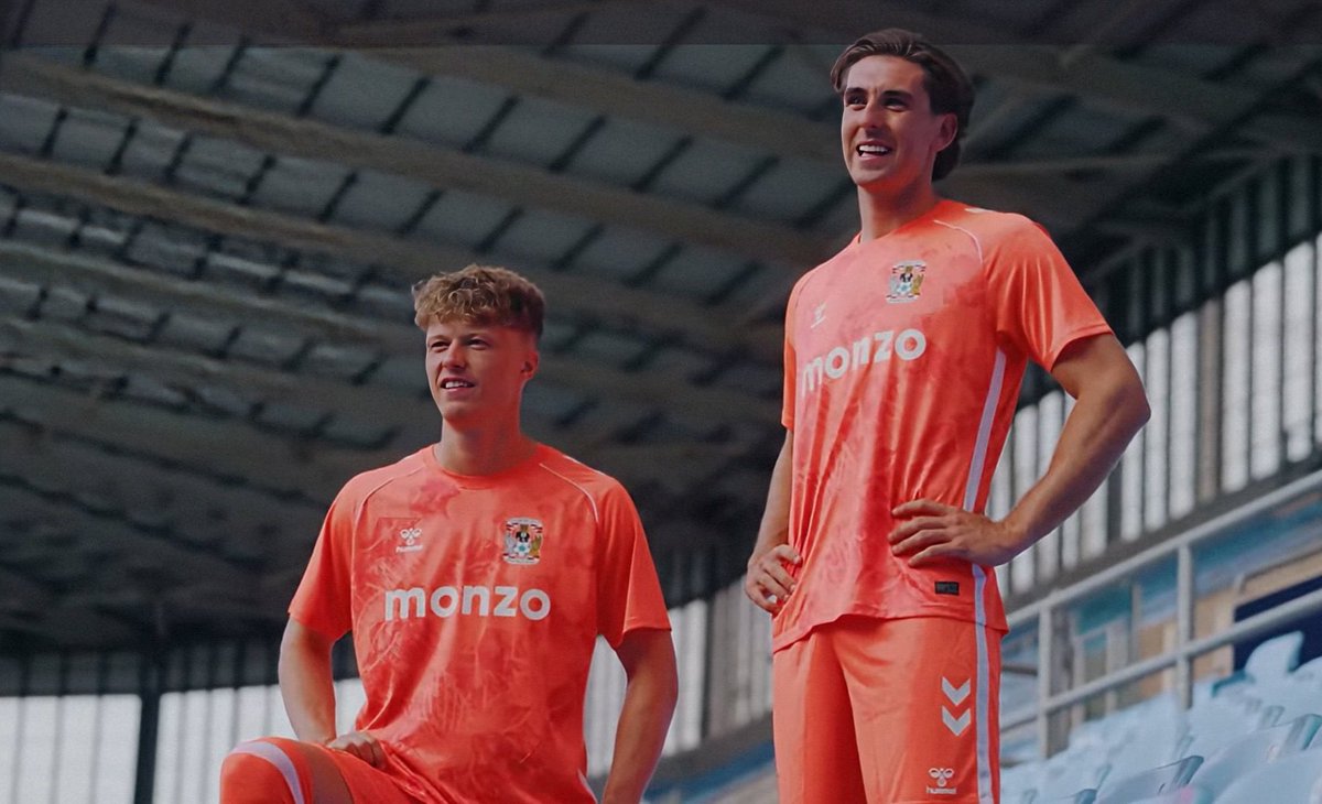 TheShirtUnion's tweet image. 🟥💳| @Coventry_City Away 25/26
Looking like a walking Monzo card… as the design comes from Monzo’s iconic hot coral brand colour. Great way to solidify the ongoing partnership, and will also look great in action no doubt.