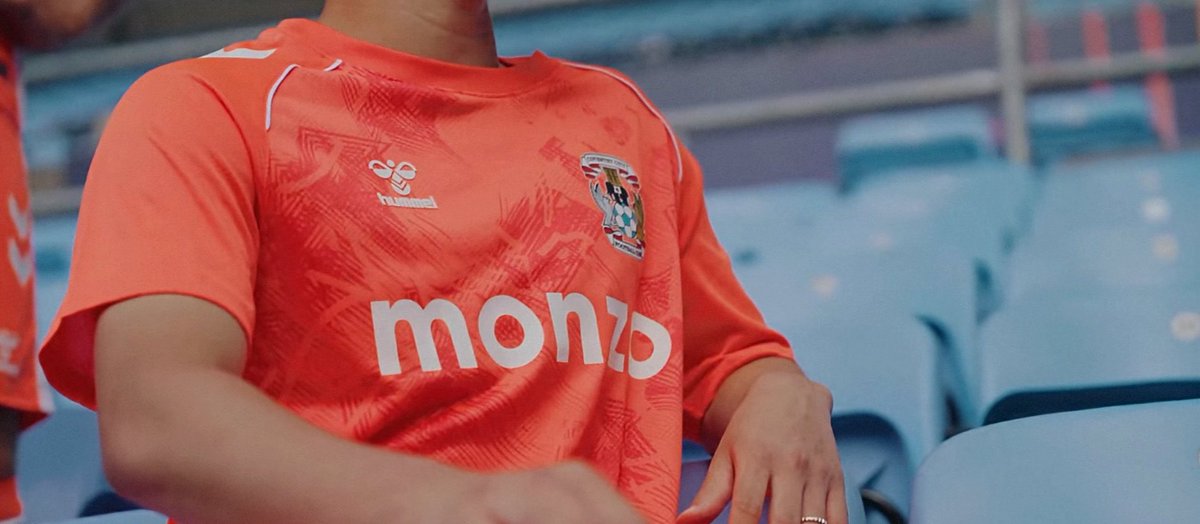 TheShirtUnion's tweet image. 🟥💳| @Coventry_City Away 25/26
Looking like a walking Monzo card… as the design comes from Monzo’s iconic hot coral brand colour. Great way to solidify the ongoing partnership, and will also look great in action no doubt.