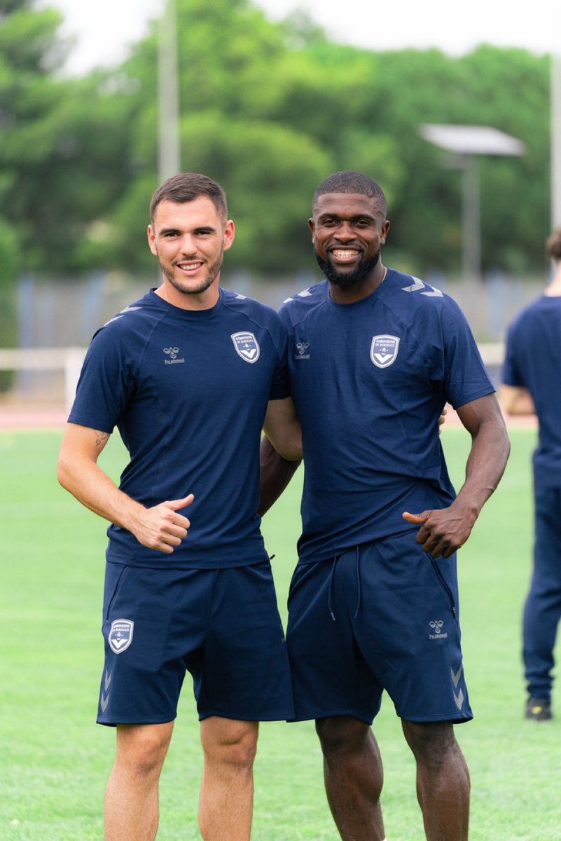 DonFcgb's tweet image. 🤔💙 Avis sur les premiers équipements, @hummelFrance ⚔️ @girondins ?