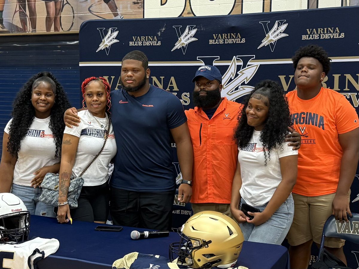 cavalierinsider's tweet image. "Y'all got two good players out of Richmond, Virginia, and we're ready to compete and change the program around."
#UVa's recent recruiting success in Richmond continues as Varina defensive lineman JaySean Richardson picks the Hoos over Virginia Tech. tinyurl.com/3t7jrzxm