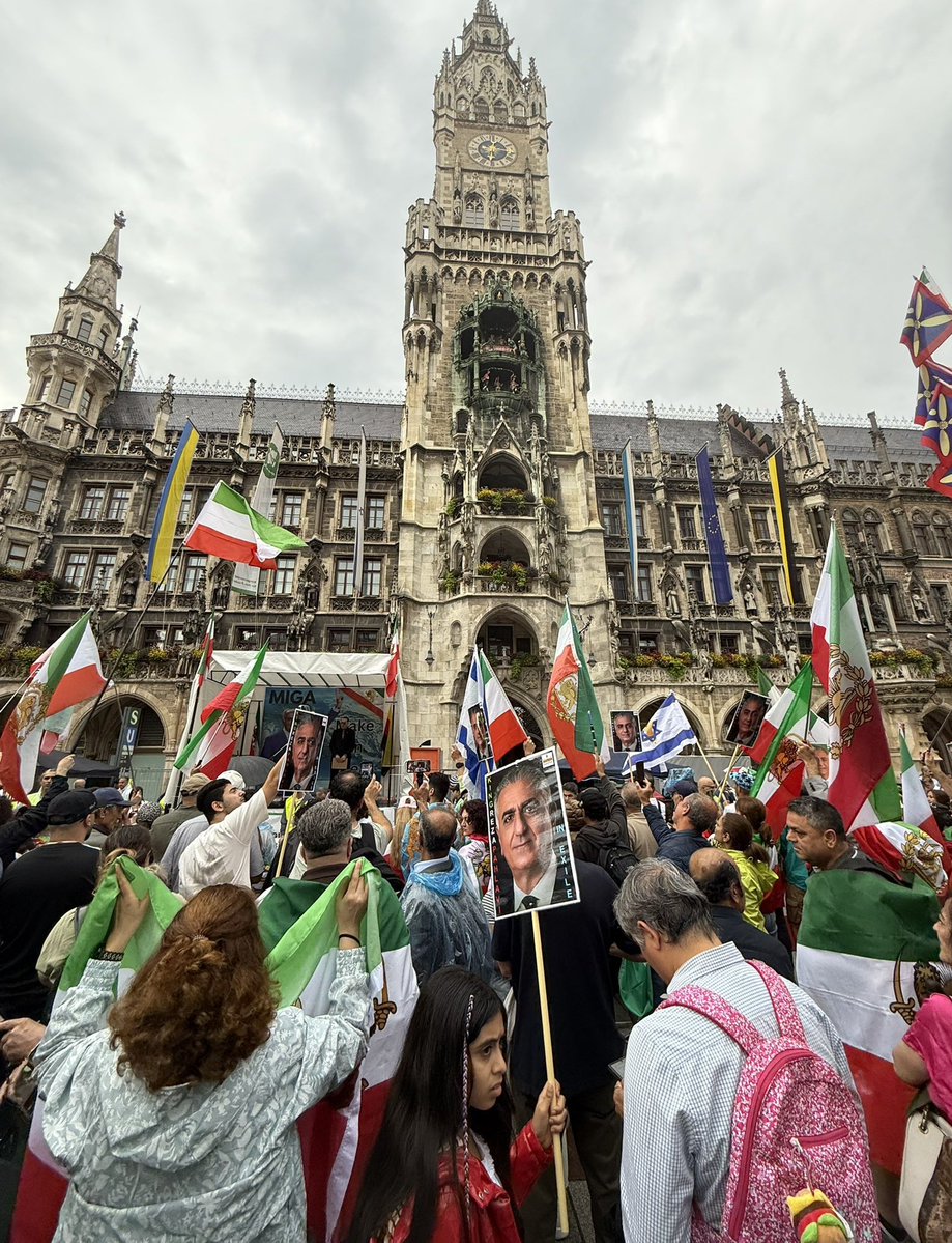 SarahAllisonFl's tweet image. Today's big rally in #Munich with patriotic Iranians went down to show support for king @PahlaviReza , like always, you could spot Israel and US flags too.
just more proof that Iranians are our solid allies