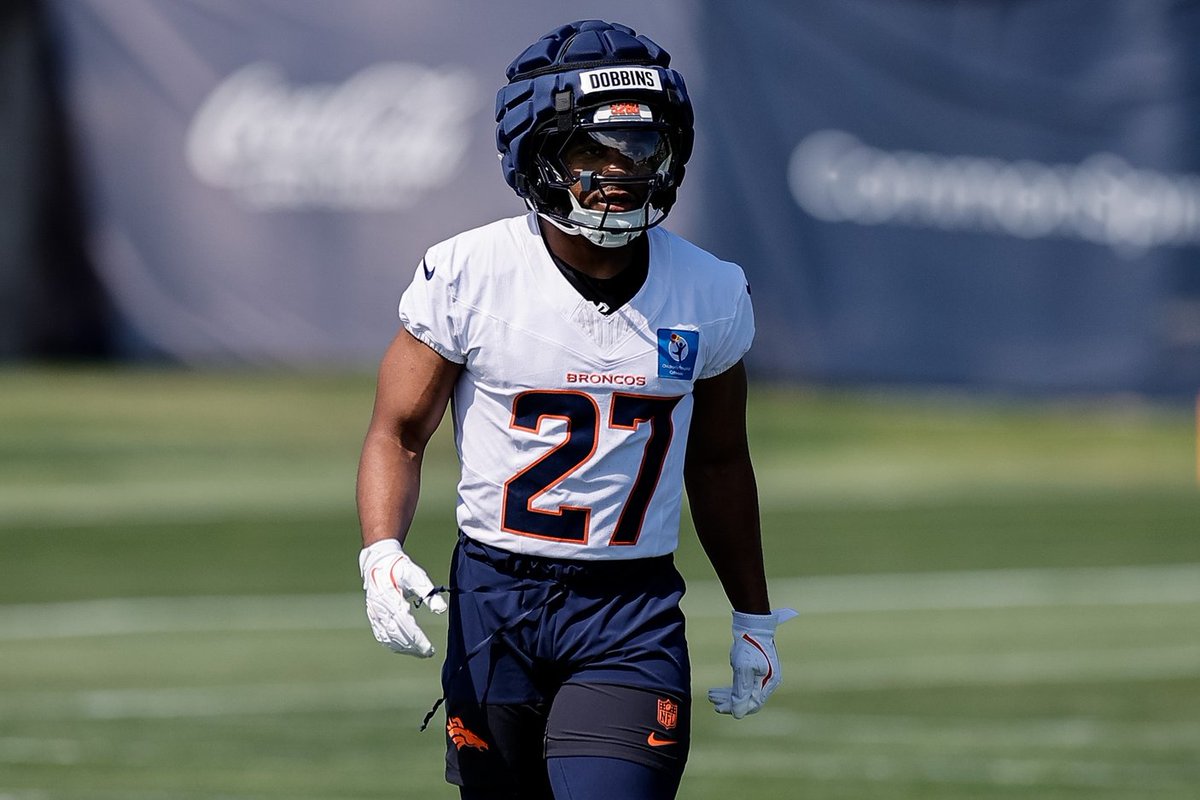 MileHighHuddle's tweet image. J.K. Dobbins Opens #Broncos Camp as RB1 But All Eyes Are on RJ Harvey | via @ErickTrickel
READ: si.com/nfl/broncos/ne…