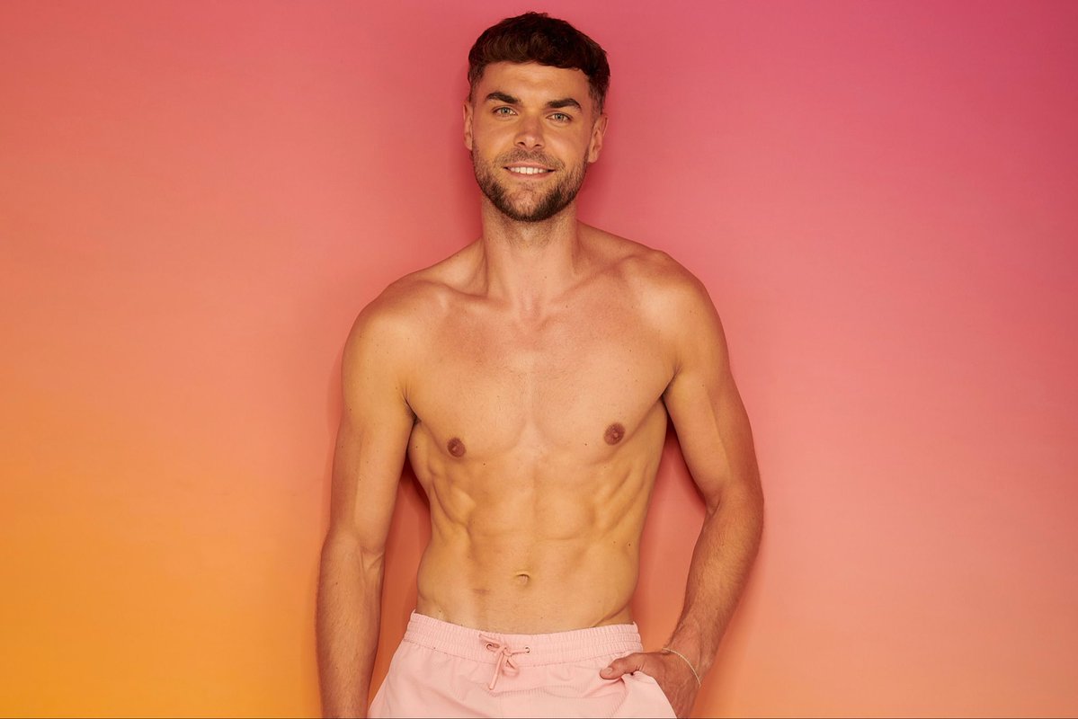emma_idb's tweet image. Dejon is such a twisted individual.
Egged on Harry’s behaviour from the start, to play Helena like she’s a joke.
Then cleans up his act & makes Meg his gf to get to the finals and win the 50k.
Cold & calculated fr.
#LoveIsland #LoveIslandUK
