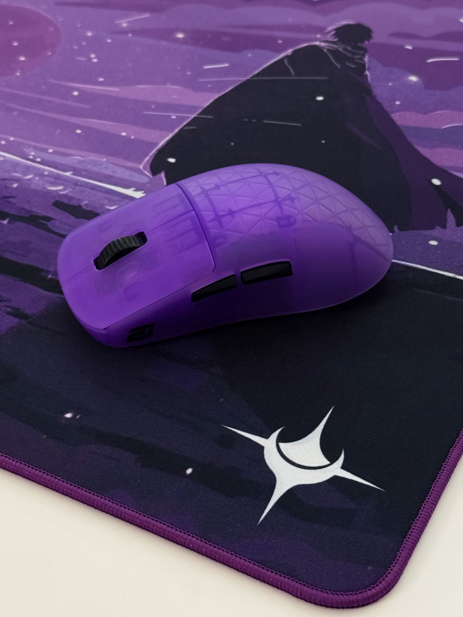 __BoIo's tweet image. I’ve been enjoying the Solstice mousepad for the past few days. Smooth balance control pad that opens up while during flicks and still providing good stopping power. The base feels in between soft and mid in thickness, stays put on my desk while providing excellent rebound…