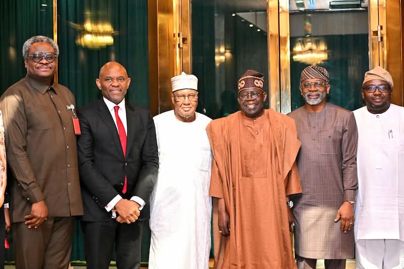 martinokorowu's tweet image. 10 Key Takeaways: Tinubu Meets GENCOs on Sector Debt Crisis
1. ₦4 Trillion Debt Under Review
The FG owes GENCOs ₦4 trillion in verified and claimed debts, dating back to 2015. ₦1.8 trillion has been validated so far.
2. Presidential Bond Programme Approved
President…