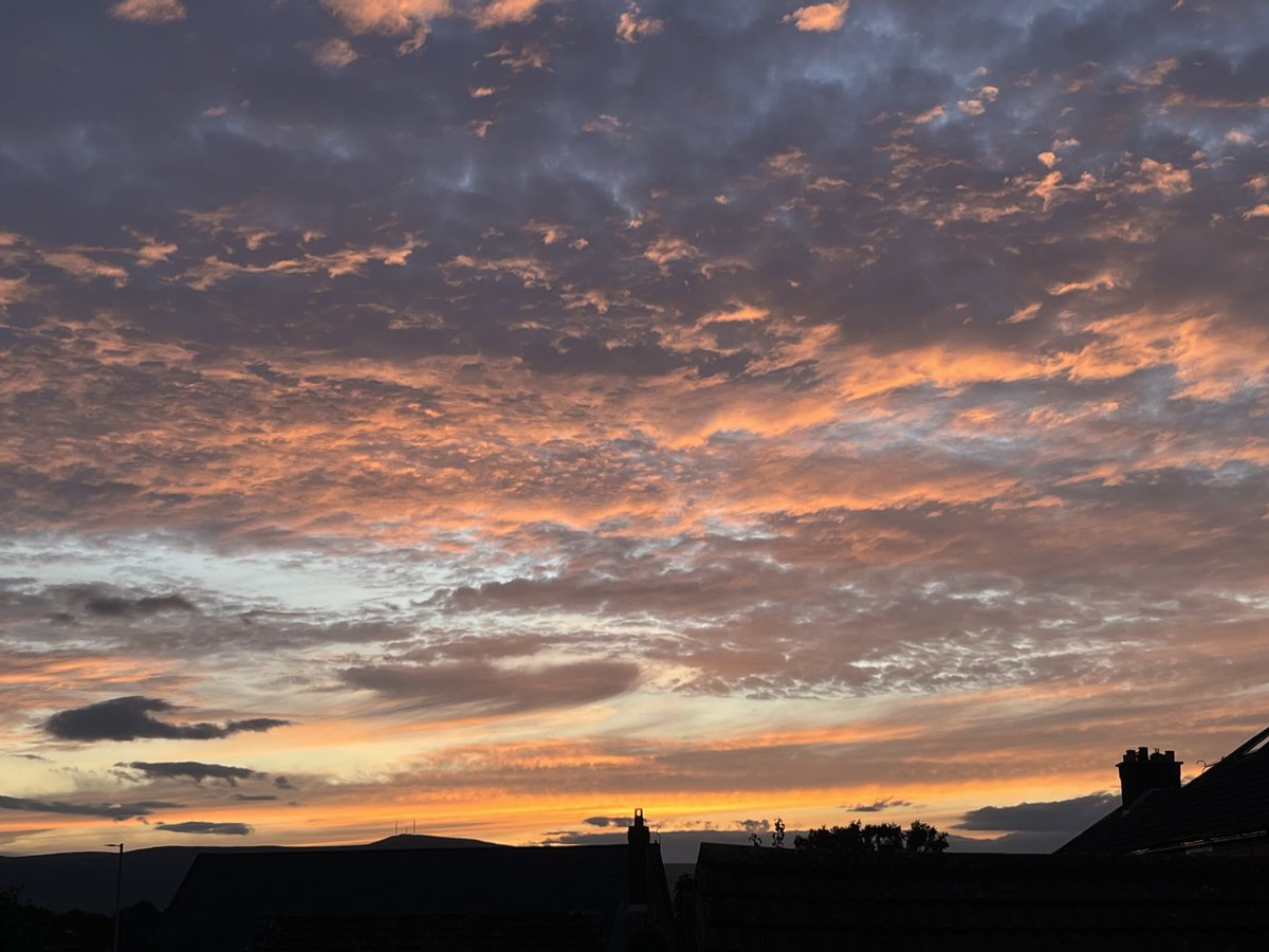 Reihillp's tweet image. Beautiful sunset from back garden tonight
