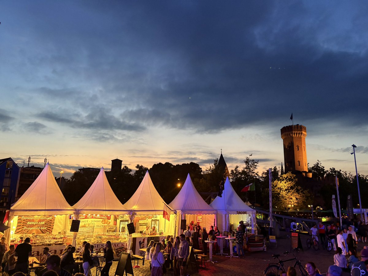 gluecksbird's tweet image. Kölner Foodfestival…war sehr lecker und es gibt ne Menge Weingüter u.a., die einen Stand haben…