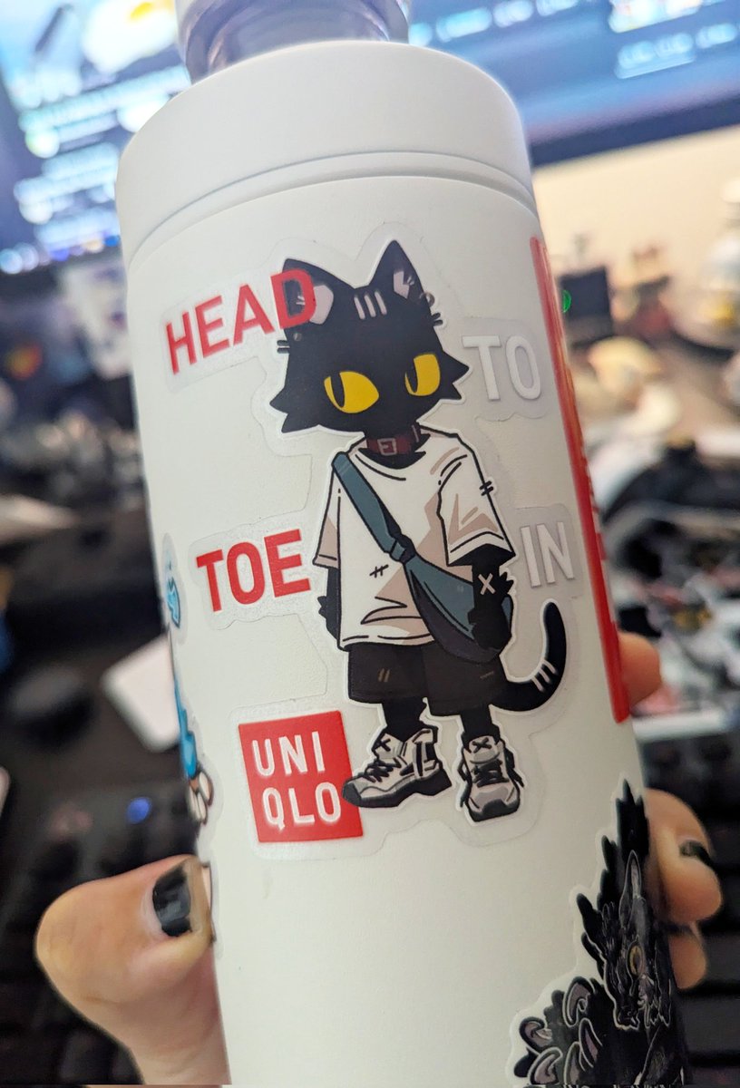 Tornatics's tweet image. uniqlo cat now a sticker!