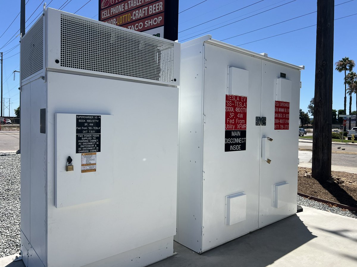 SDTeslaClub's tweet image. 🎉⚡️ - Miramar Rd gained 16 more V4s today. The brand new V4 Tesla Supercharger is NOW OPEN!
Located at the corner of Miramar Road & Commerce Avenue. Lets go!! ⚡️🔋
@TeslaCharging
#tesla #teslamotors #supercharger #teslasupercharger #v4