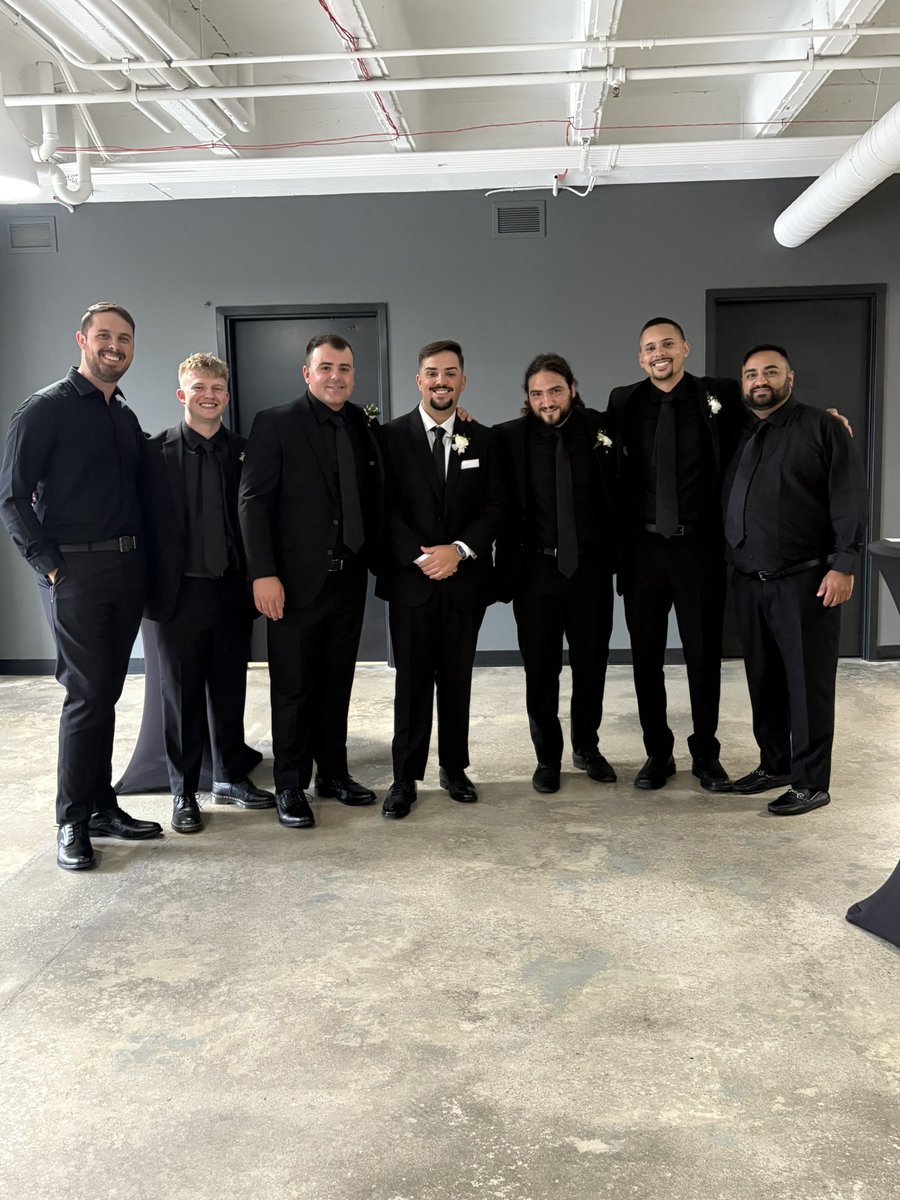 ColeCarmody52's tweet photo. Wedding ready. 

Cheers to @NBozinos and his bride Brooke🤞🏻 https://t.co/ZDehIFYeiA