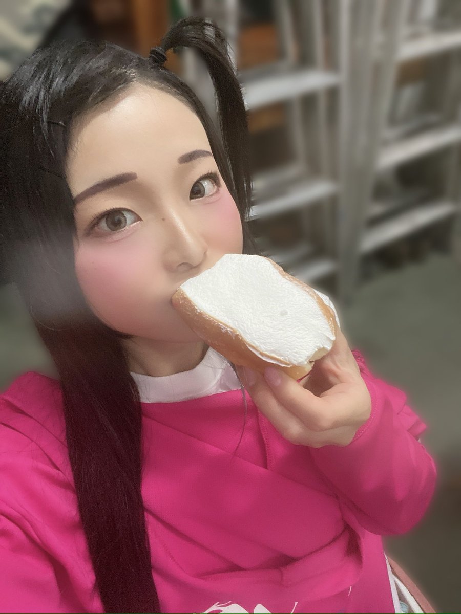 sakuraba_414's tweet image. おはおは〜
舞台の合間にホイップコッペ摂取してたときのしゃしんだぁ
これおいしいんだよねー
#もぐもぐあみたん