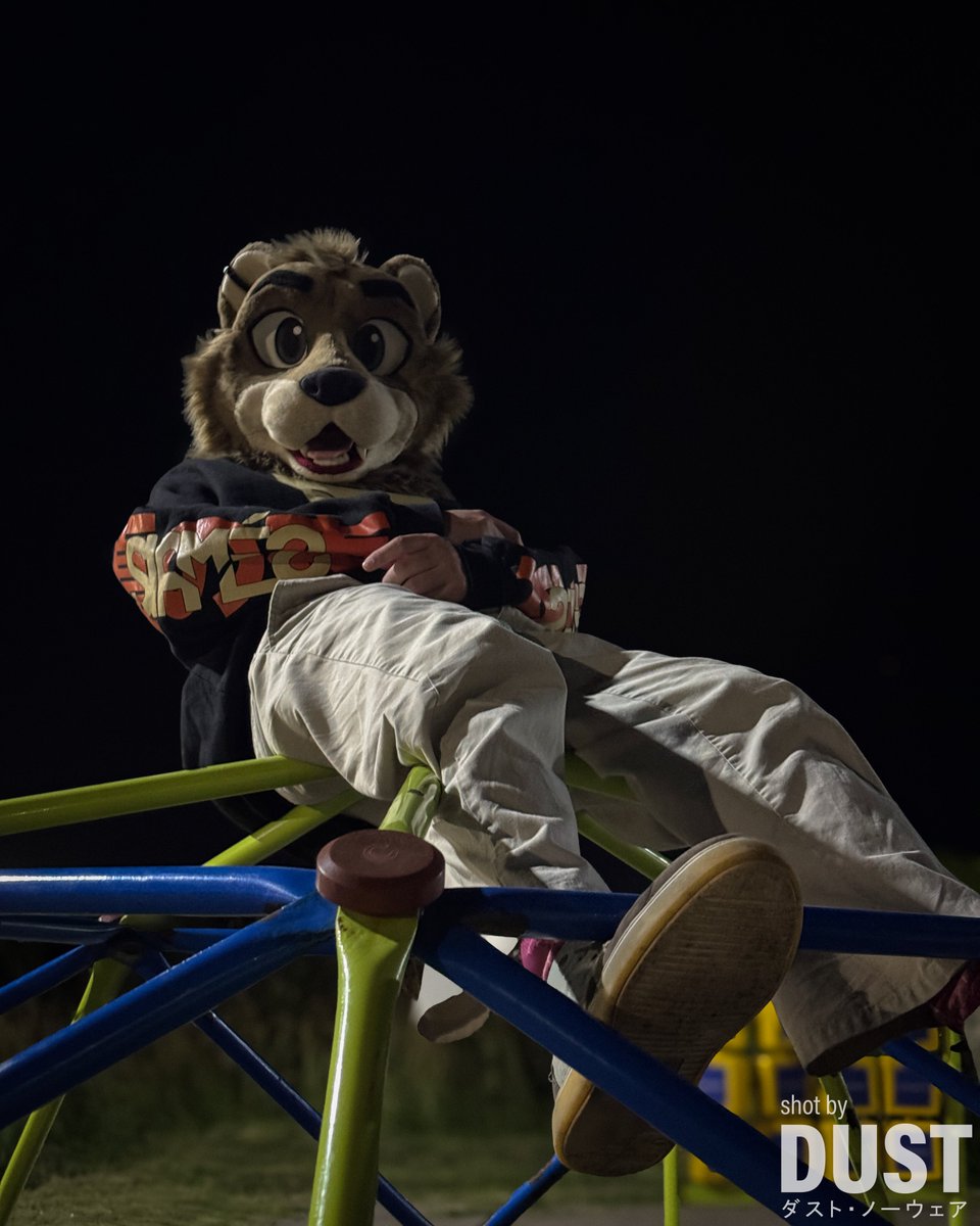 Otter in a starless night #FursuitFriday

📸 <a href="/dustNowhere/">Dust!✨</a> 
🪡 <a href="/koshkafursuits/">Koshka Fursuits</a> #KoshkaCrew