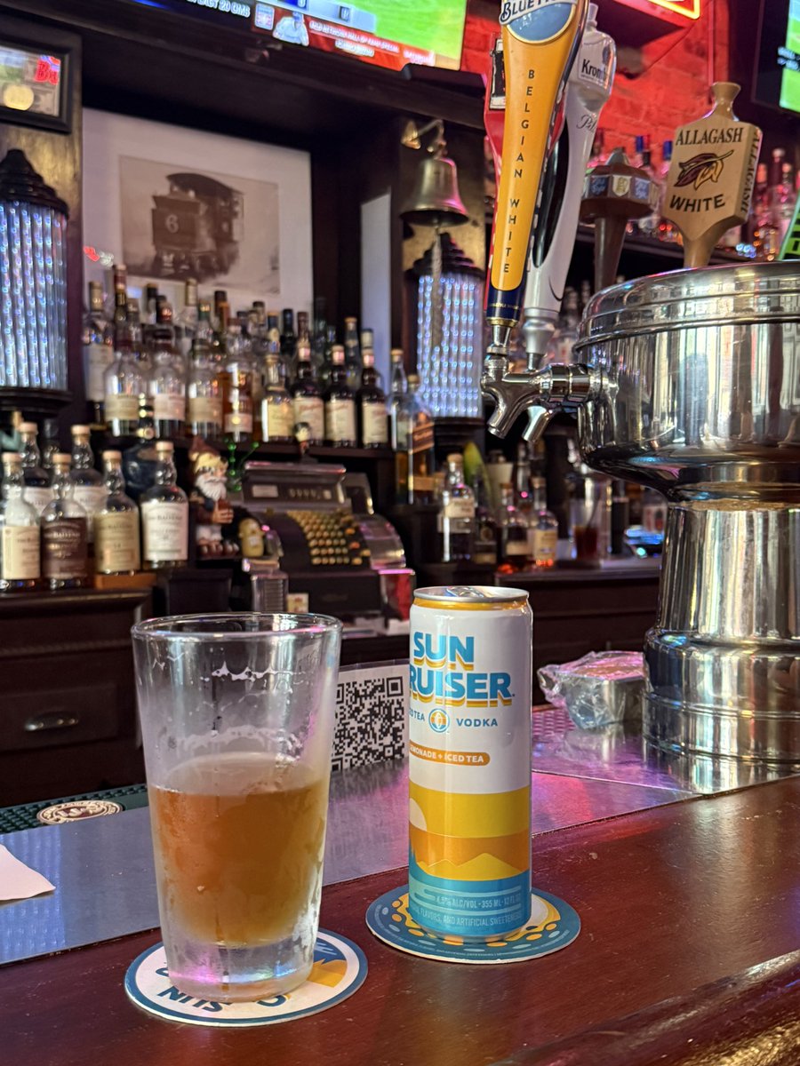 ron_greisch's tweet image. Drinking a daisy cutter and sun cruiser at an #undisclosed location to start this Chicago trip out right with @n_greisch ! @chicagobars @WestLoopTom @mattstegman @mattlindner @MailmanJack65 @CheapSeats411