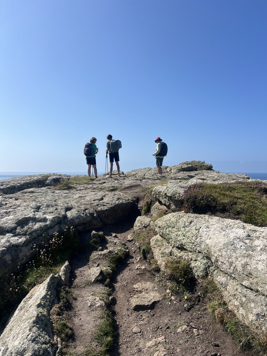 BackInTheBurg's tweet image. Day 4…Sennen Cove 🥾🥾🥾Porthcurno 🇬🇧10+ miles 🙏🤯. Stay active my friends… #SouthwestCoastPath #UK