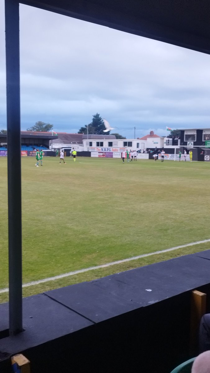 ShaunFarrelly's tweet image. Football matches always look better under the floodlights.

Back at Rhyl for a 0-0 draw in the league against Brickfield Rangers.

Probably saw more attacks in the penalty area from the seagulls flying over the ground

#Rhyl #Floodlights #Football