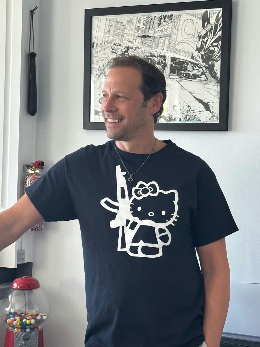 Gregg Hurwitz (@gregghurwitz) on Twitter photo Who wears this shirt? Who wears this shirt?