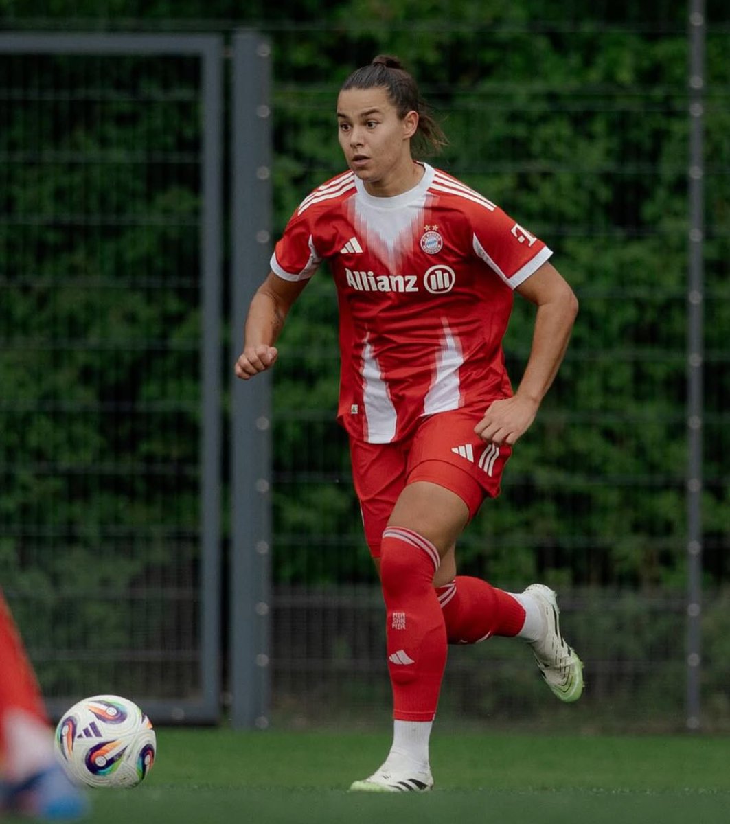 obismccabe's tweet image. Lena Oberdorf featured in a friendly behind closed doors against Newcastle and was on the pitch for 45 minutes! We are soooo back 🥹