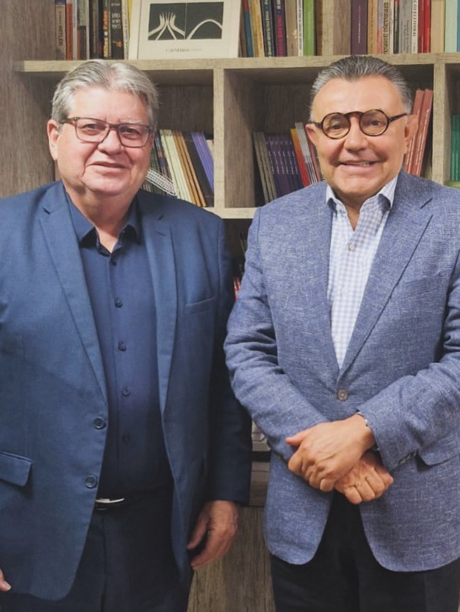 Carlos Siqueira (@csiqueirapsb) on Twitter photo É sempre uma alegria receber a visita do Governador da Paraíba, <a href="/joaoazevedolins/">João Azevêdo</a> — uma referência em trajetória pública, com compromisso com a boa gestão, a inovação e o desenvolvimento social. Atual presidente estadual do @psbparaiba, João Azevêdo representa com firmeza os É sempre uma alegria receber a visita do Governador da Paraíba, <a href="/joaoazevedolins/">João Azevêdo</a> — uma referência em trajetória pública, com compromisso com a boa gestão, a inovação e o desenvolvimento social. Atual presidente estadual do @psbparaiba, João Azevêdo representa com firmeza os