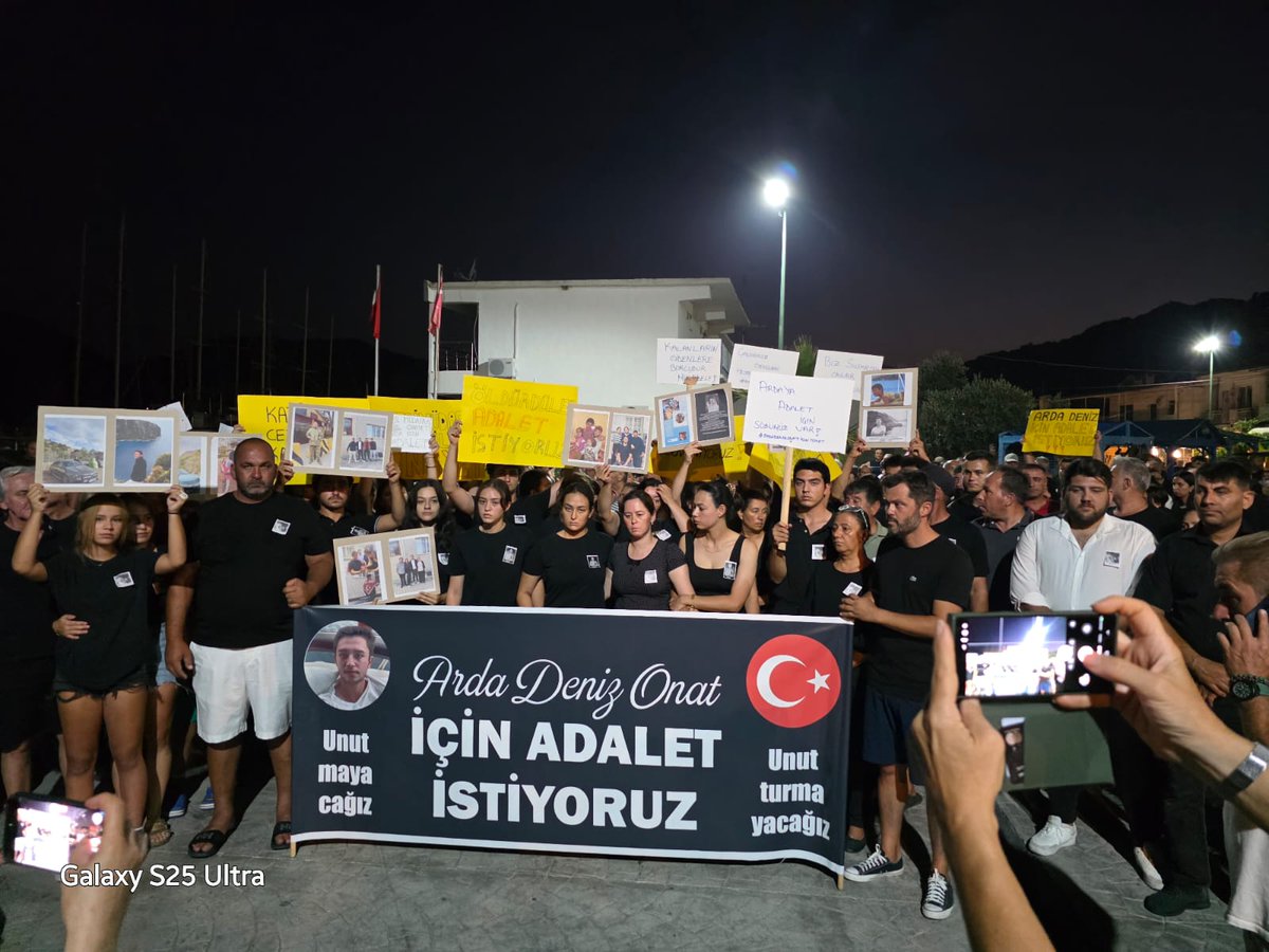 Zafer Partisi Marmaris ve Ula İlçe Başkanlıkları olarak 20 Temmuz'da canice öldürülen Arda Deniz Onat için gerçekleştirilen adalet yürüyüşüne katılım sağladık.

Arda Deniz kardeşimiz için adaletin hemen tecelli etmesini ve katillerin hak ettikleri cezaları almalarını istiyoruz.