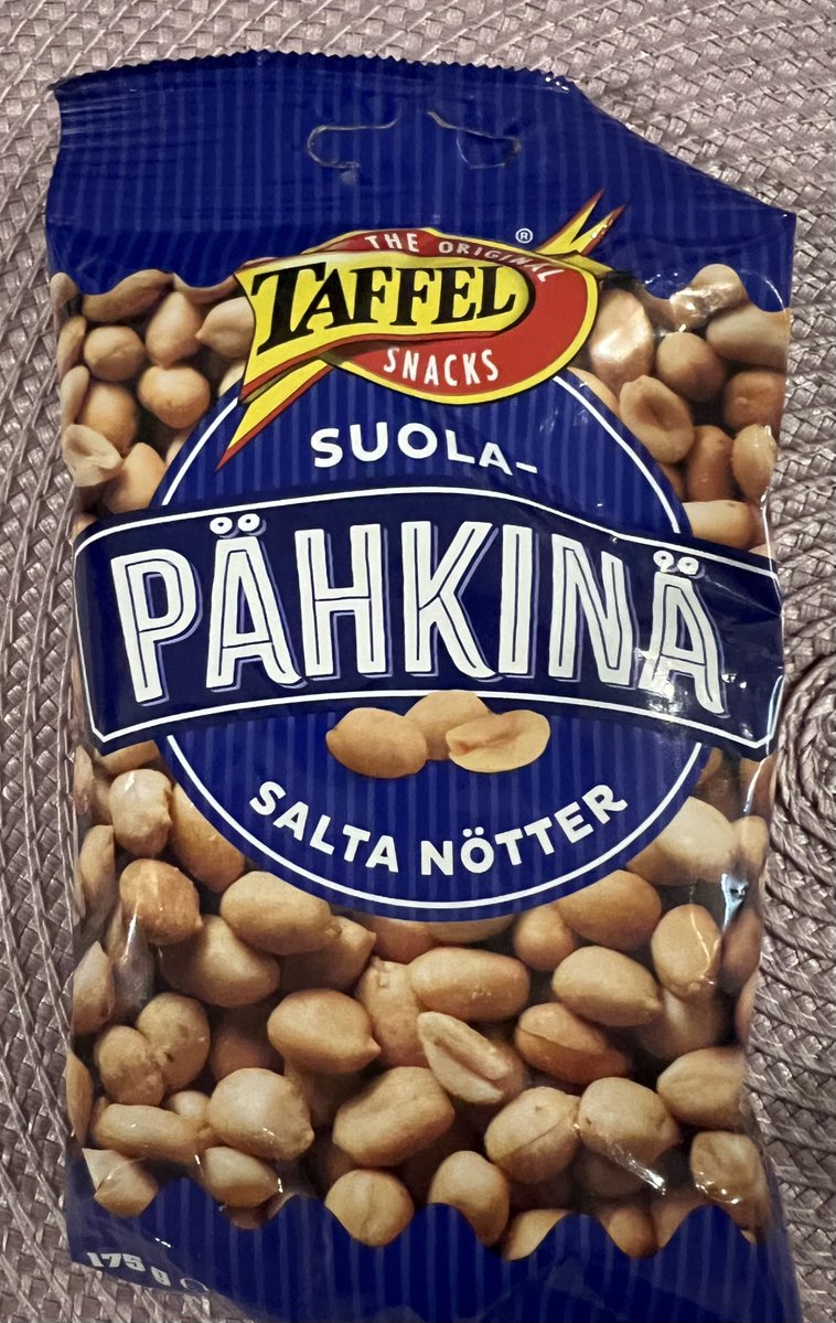 _Royville_'s tweet image. Voin todeta 19 vuoden kokeiluiden jälkeen, että tässä ovat Euroopan parhaat suolapähkinät. Eikä näitä edes tajuta markkinoida ulkomaille. 🧐