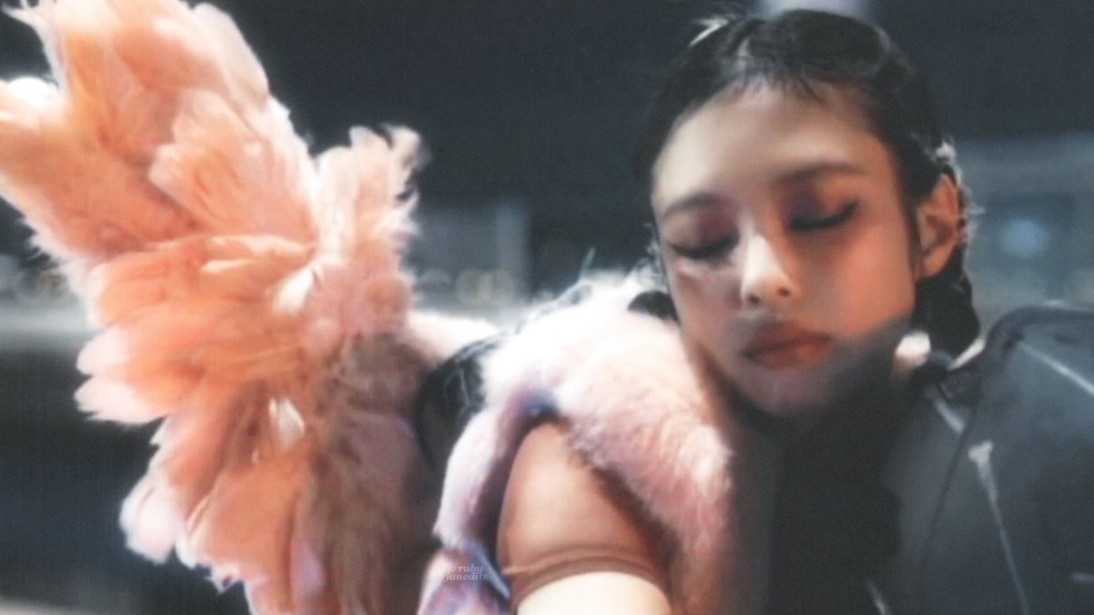 jenniekimbrasil's tweet image. 📌| #SeoulCity ultrapassou 80M de streams no Spotify 🌃🖤.
Próxima meta está próxima 🔜 90M
🔗: open.spotify.com/track/4zUob9iY…
#JENNIE #제니 @jennierubyjane @oddatelier @Jennie_HQ