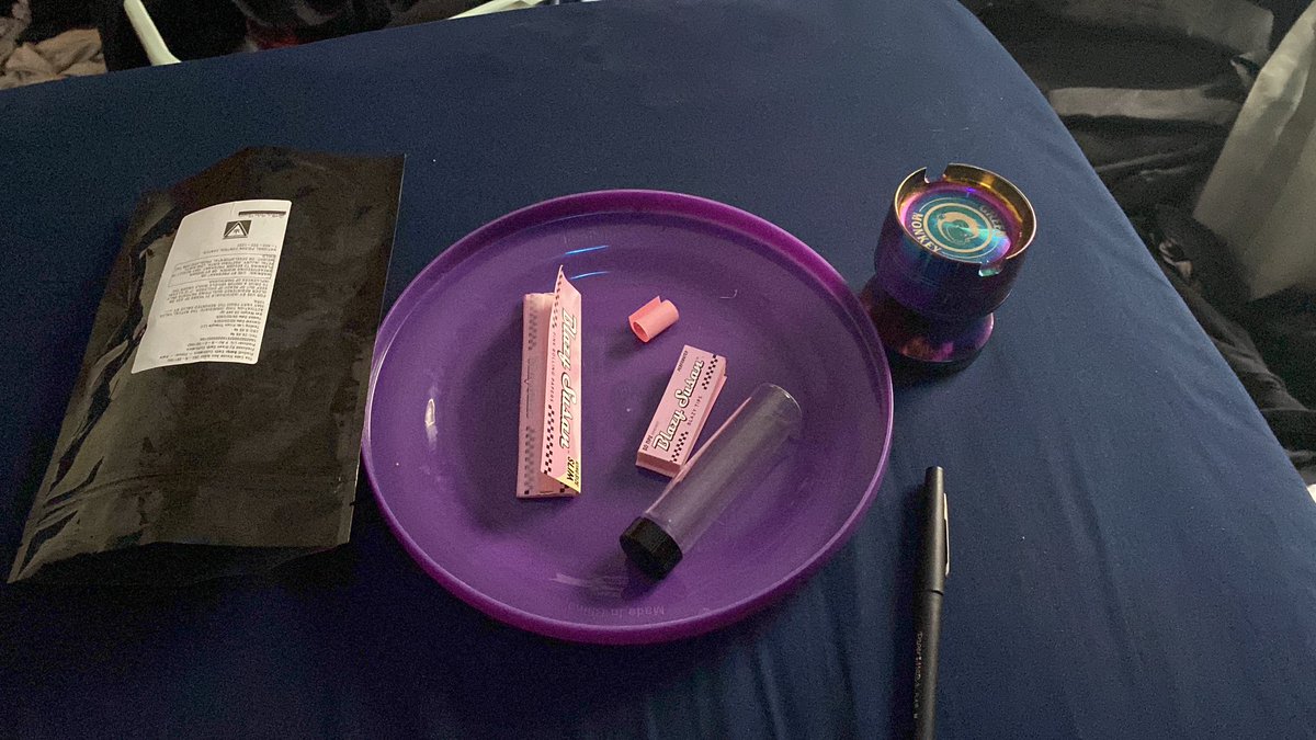 sillylilchemist's tweet image. i own three rolling trays but alas all i could find was my frisbee