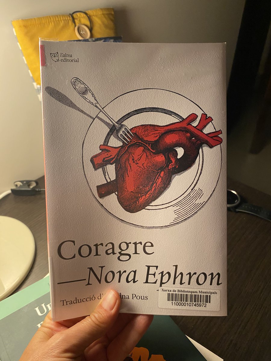 📚: “És veritat que els homes que ploren són sensibles i estan en contacte amb els sentiments, però en general els únics sentiments amb els quals són sensibles i estan en contacte són els seus”.

La 💥 de l’Ephron per parlar d’una experiència amarga i dolorosa.