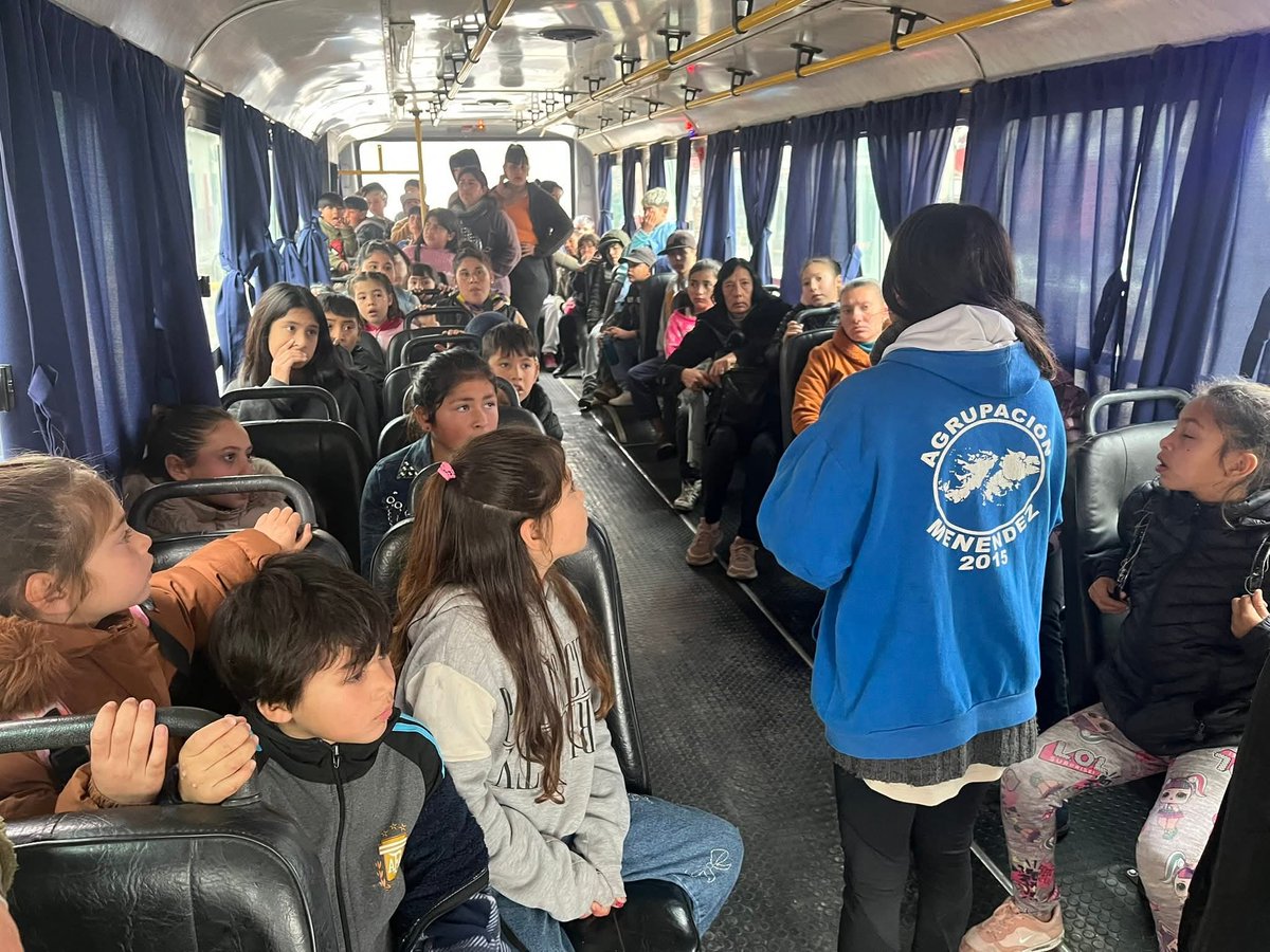 Mauriciocanosa's tweet photo. Qué lindo es verlos divertirse!! Los únicos privilegiados son los niños!! 
#GustavoMenendez #La2015 https://t.co/nATsbFz8lm
