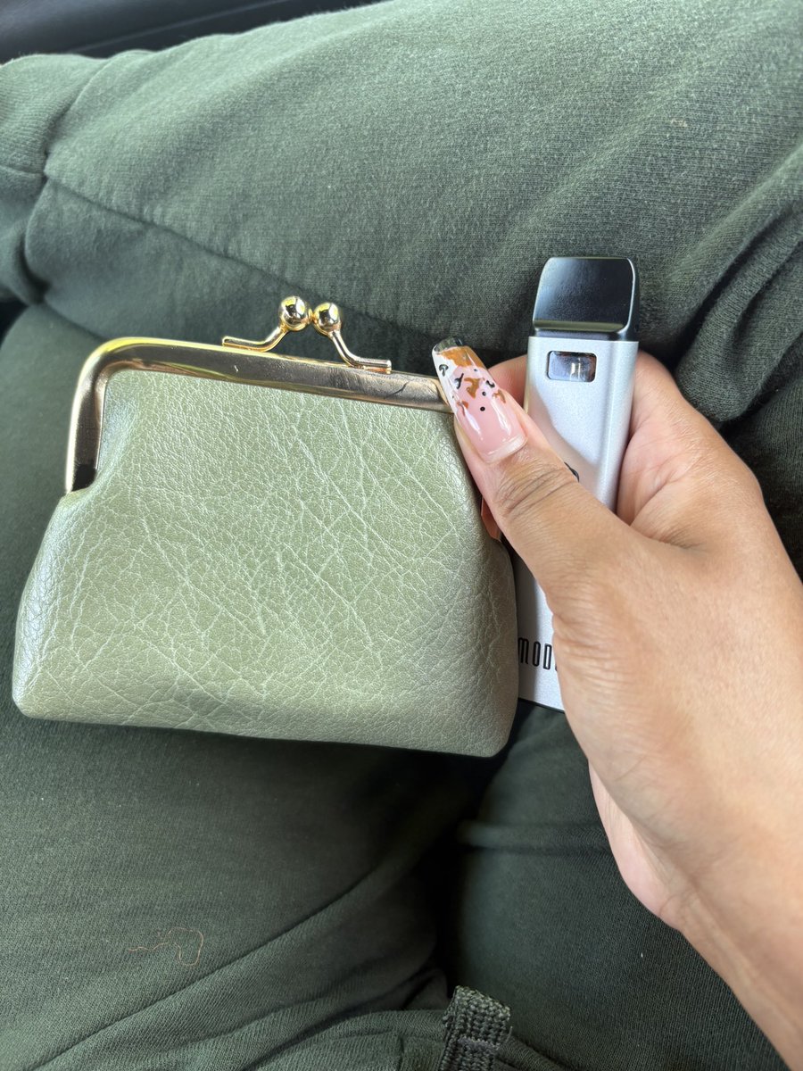 pxiedreamgrl's tweet image. Why I’m being bullied for my wallet????