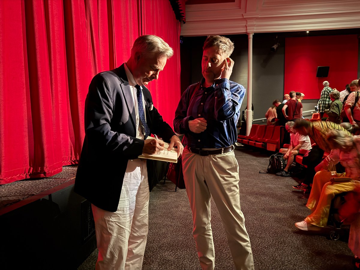 MrNeilScott's tweet image. When my friend Tim first visited us in Glasgow he gave us a copy of @WhitStillman’s Metropolitan as a gift.
15 years later, we finally saw it at the cinema with a discreetly charming Q&A by Whit himself.