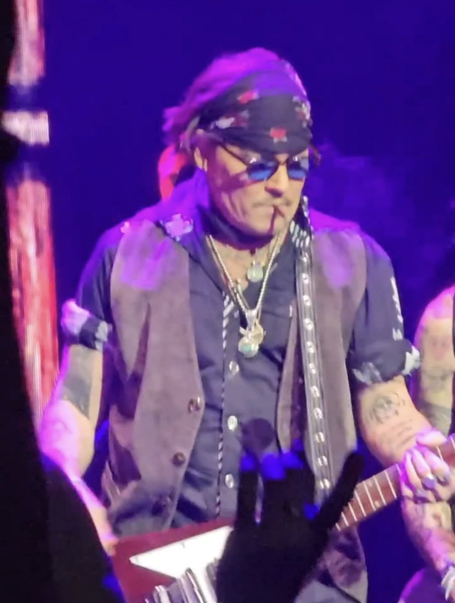 loolidepp's tweet image. New photos of #JohnnyDepp a surprise appearance, joining Alice Cooper to cover βParanoidβ for Ozzy Osbourne at the O2 Arena in London on 25 July 2025 β€οΈ