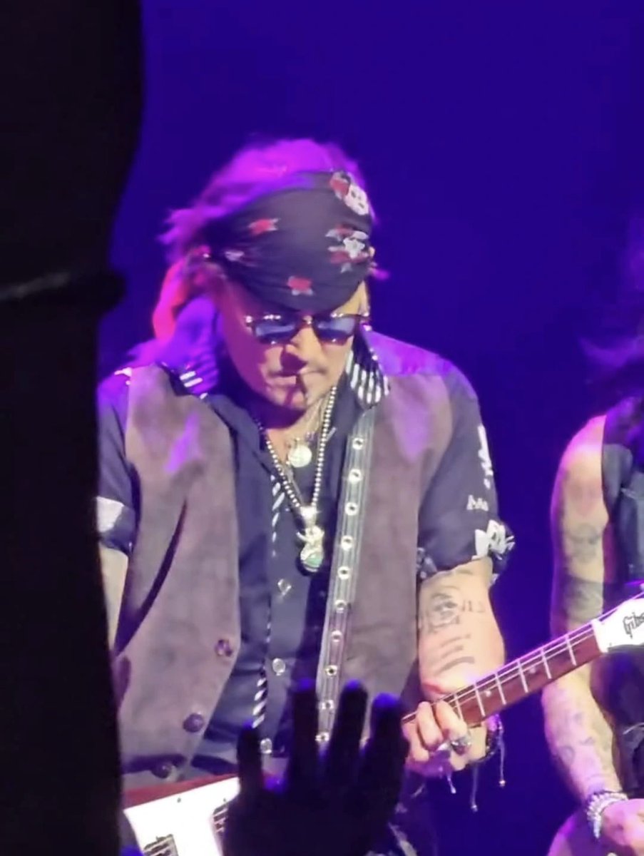 loolidepp's tweet image. New photos of #JohnnyDepp a surprise appearance, joining Alice Cooper to cover βParanoidβ for Ozzy Osbourne at the O2 Arena in London on 25 July 2025 β€οΈ