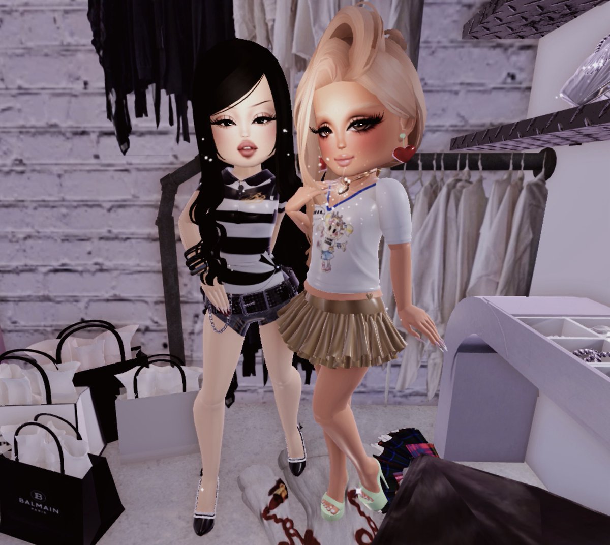 Bloomigniss's tweet image. Two divas that what i wanna hear !