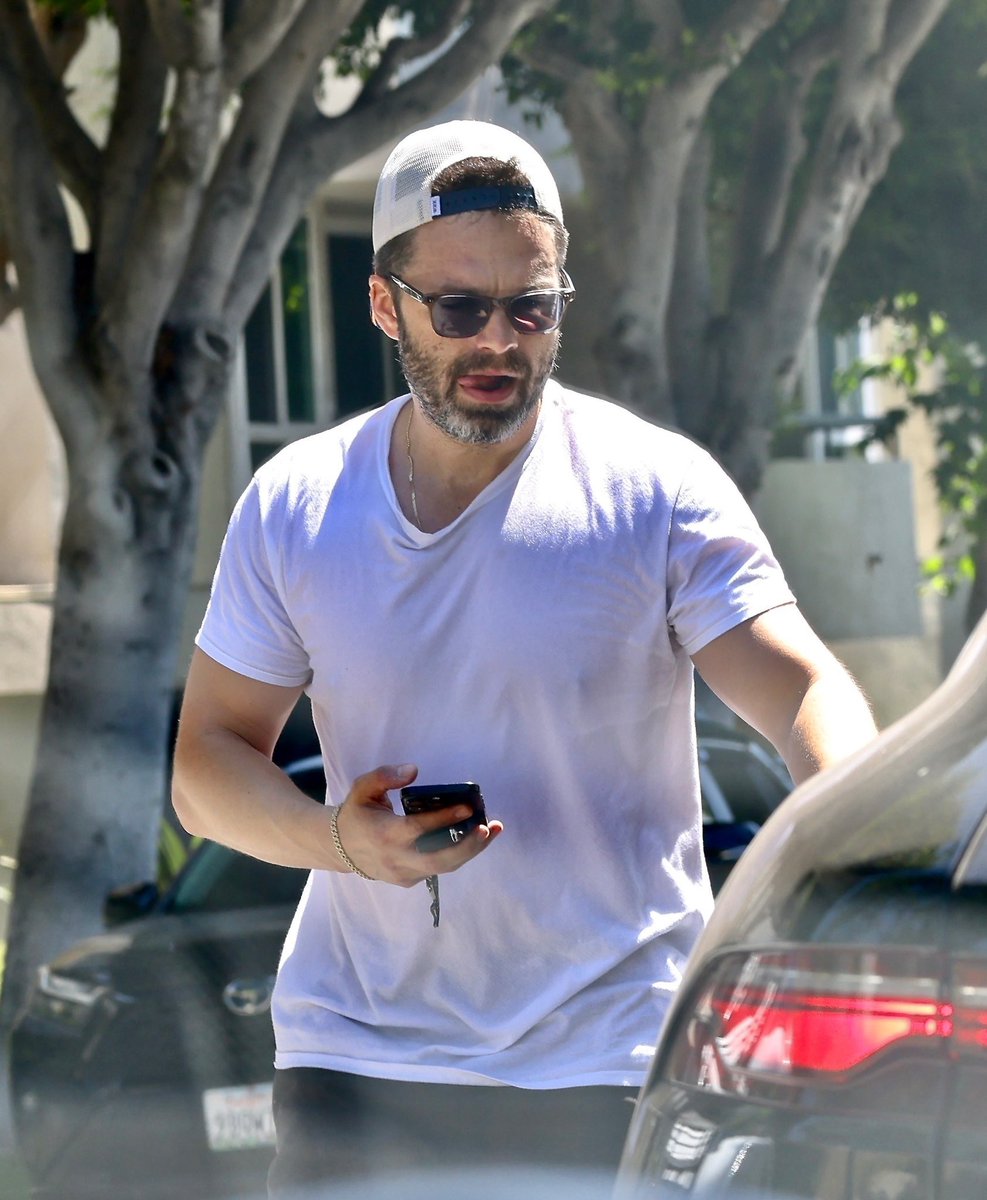 yappinbich4life's tweet image. do you also think its hot when he looks like an old dad or did your father love you?