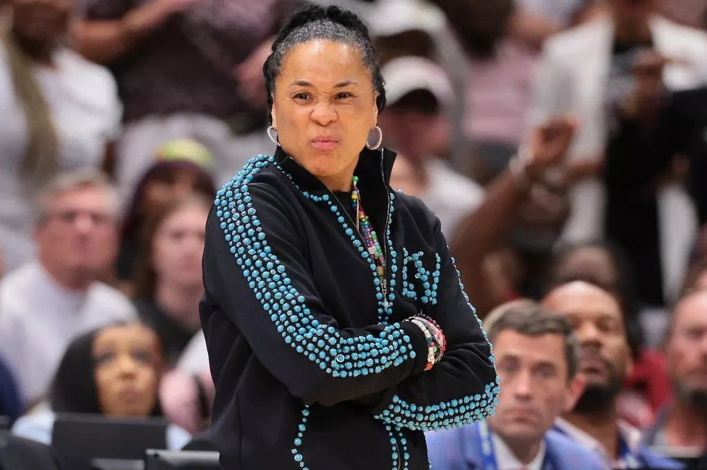 MirrorUSSports's tweet image. Dawn Staley and South Carolina were dealt a huge blow after Ashlyn Watkins announced on social media that she would miss the entire 2025-26 season
themirror.com/sport/basketba…
