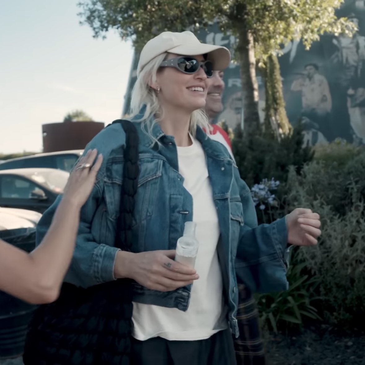 armstrongatitos's tweet image. i feel like i need to go to the nearest church and thank god every time i see her wear denim