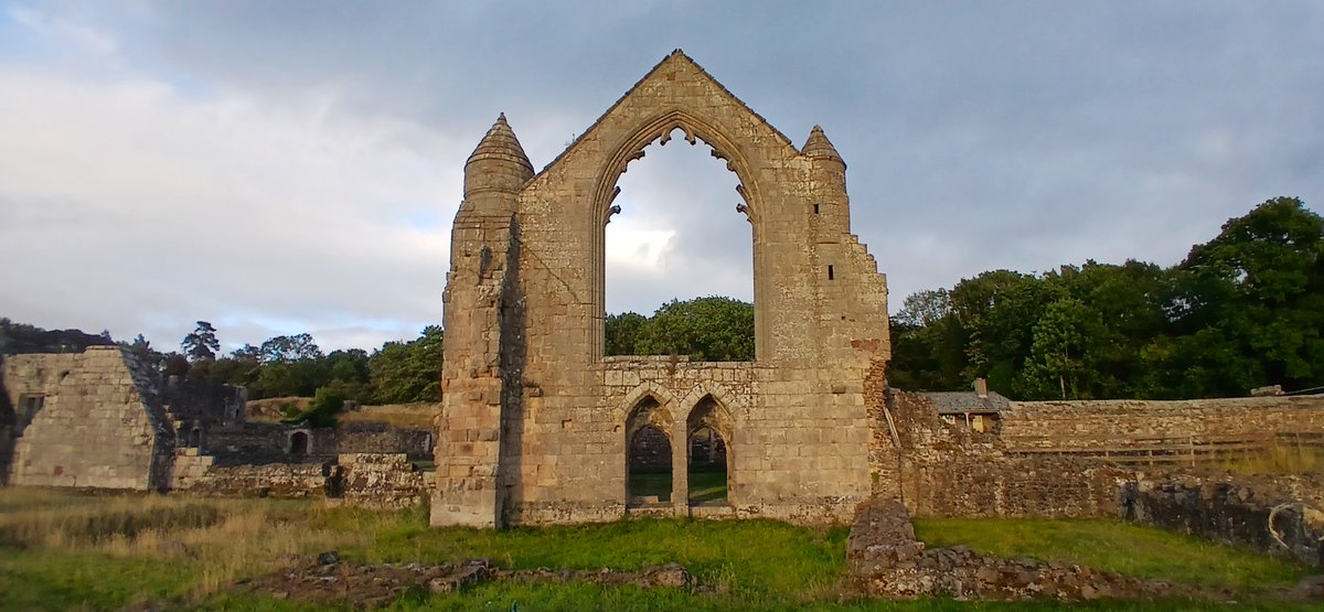 SoultonHall's tweet image. ✨ Golden hour magic at Haughmond Abbey! 🌅 The ruins were absolutely glowing in the evening light.
Stepping back in time, this incredible place was acquired by Sir Rowland Hill during the Dissolution of the Monasteries and later became home to one of his nieces.