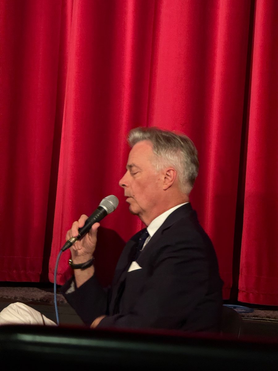 MrNeilScott's tweet image. When my friend Tim first visited us in Glasgow he gave us a copy of @WhitStillman’s Metropolitan as a gift.
15 years later, we finally saw it at the cinema with a discreetly charming Q&A by Whit himself.